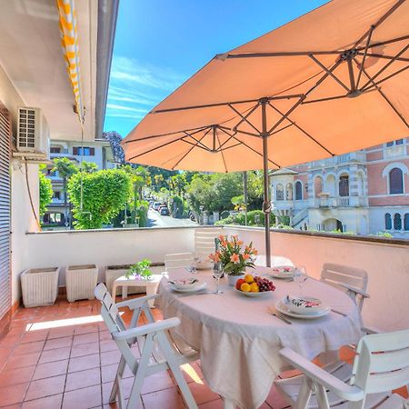 Appartamento Gaya Stresa Center - Happy Rentals Екстер'єр фото